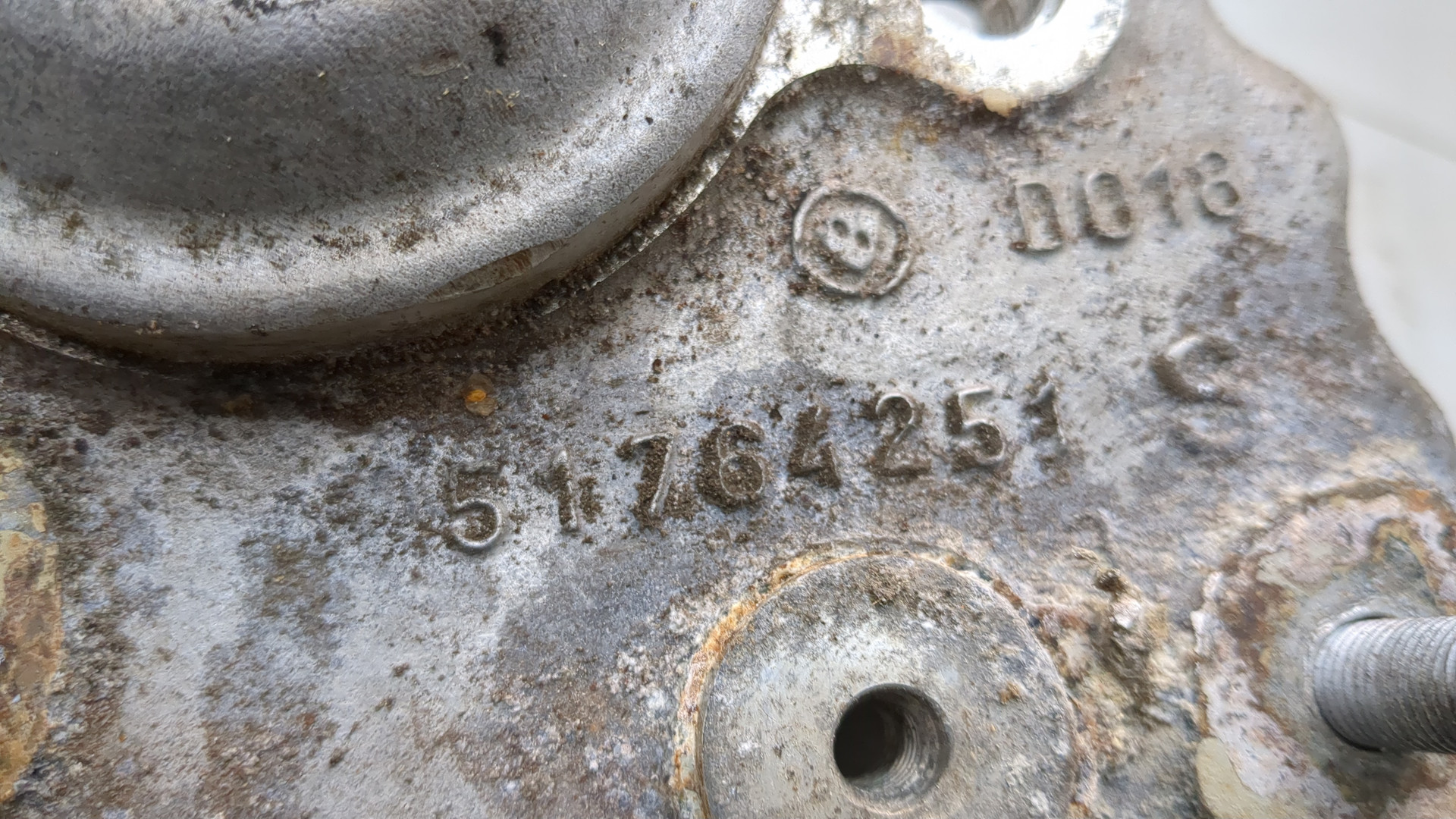 Рычаг передний левый