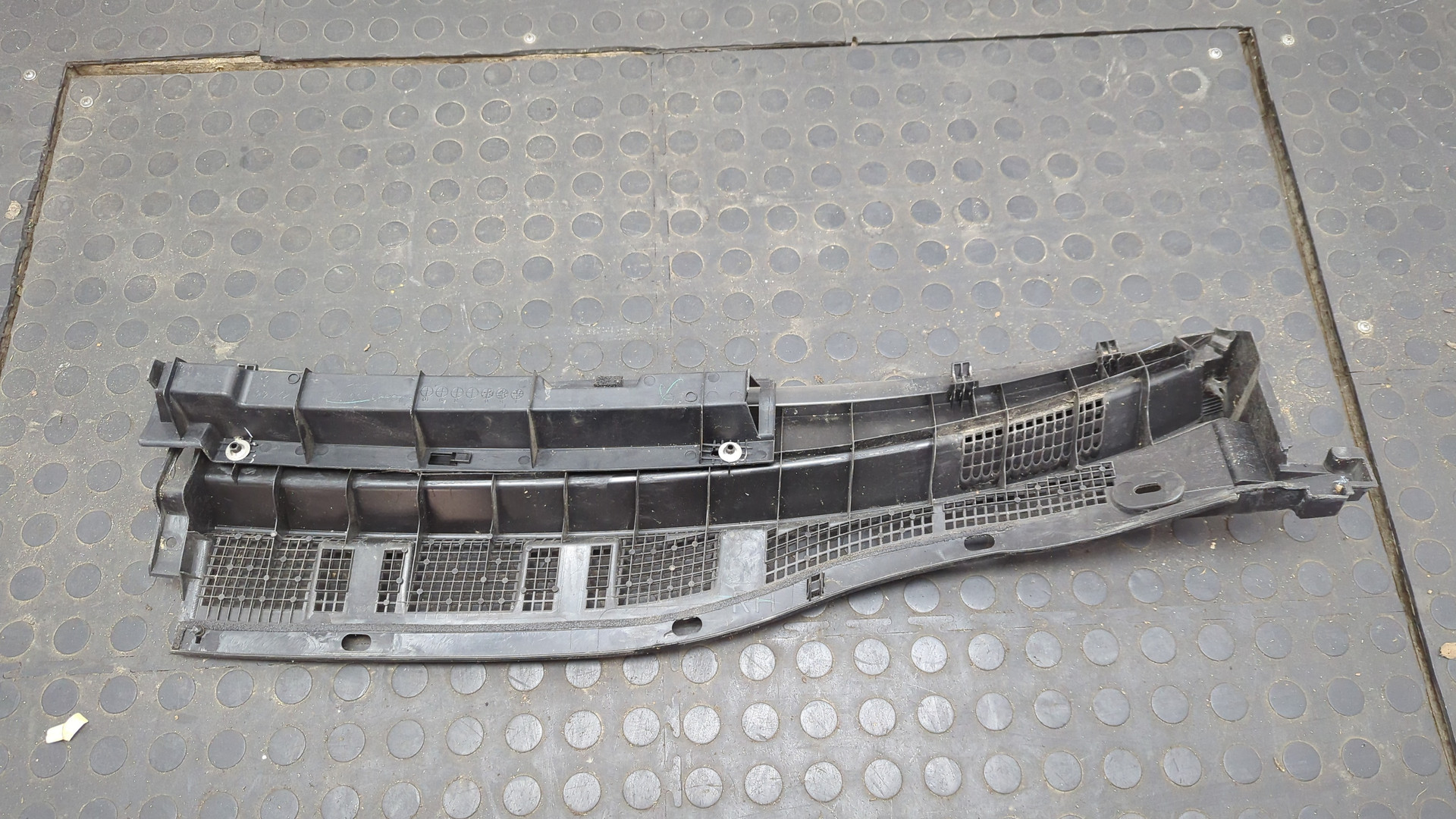 Решетка стеклоочистителей (Жабо)