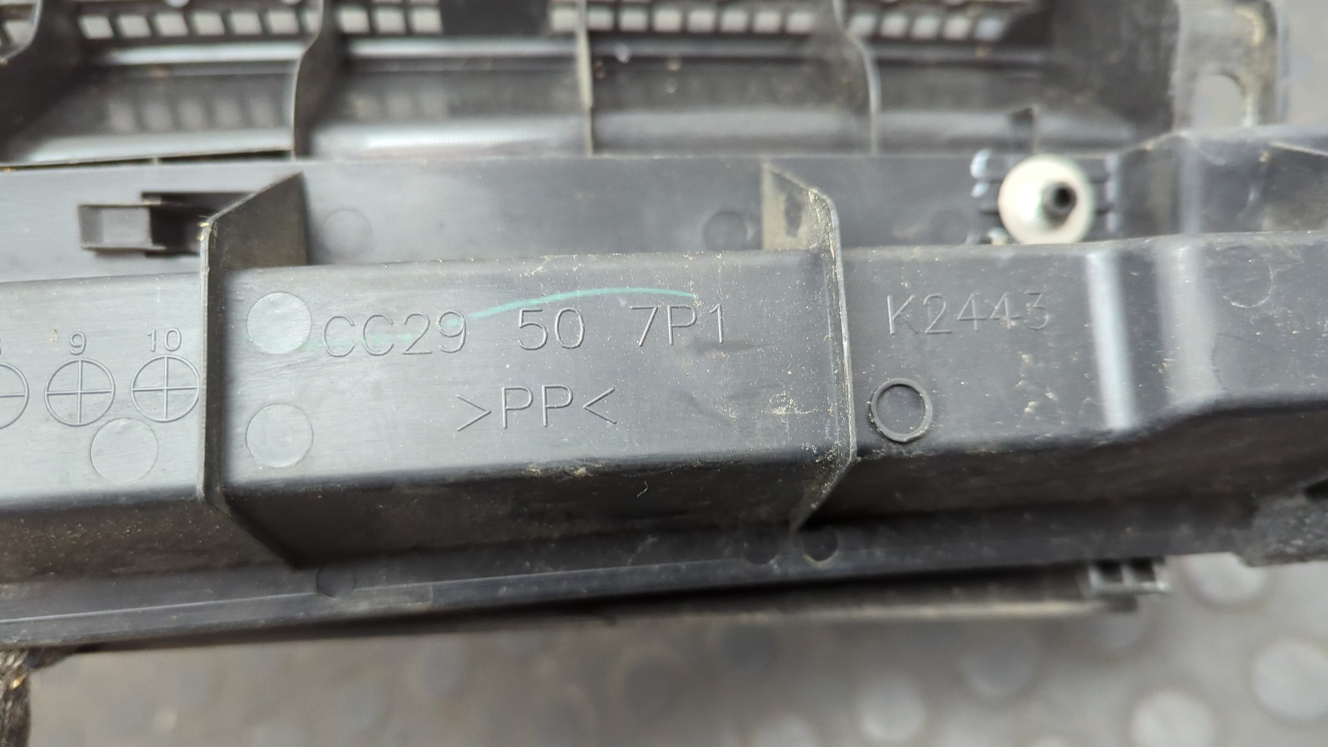 Решетка стеклоочистителей (Жабо)