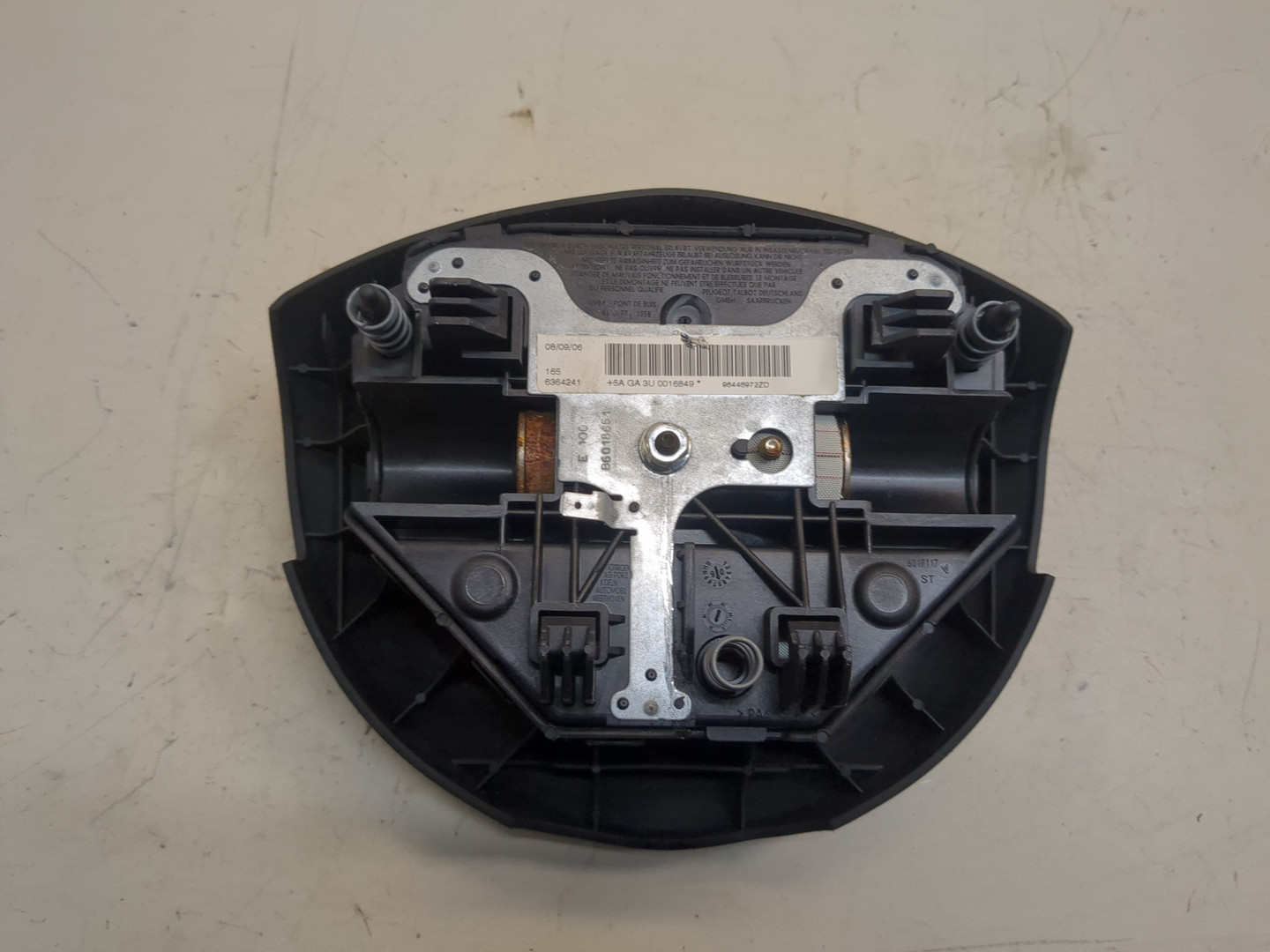 Подушка безопасности в рулевое колесо