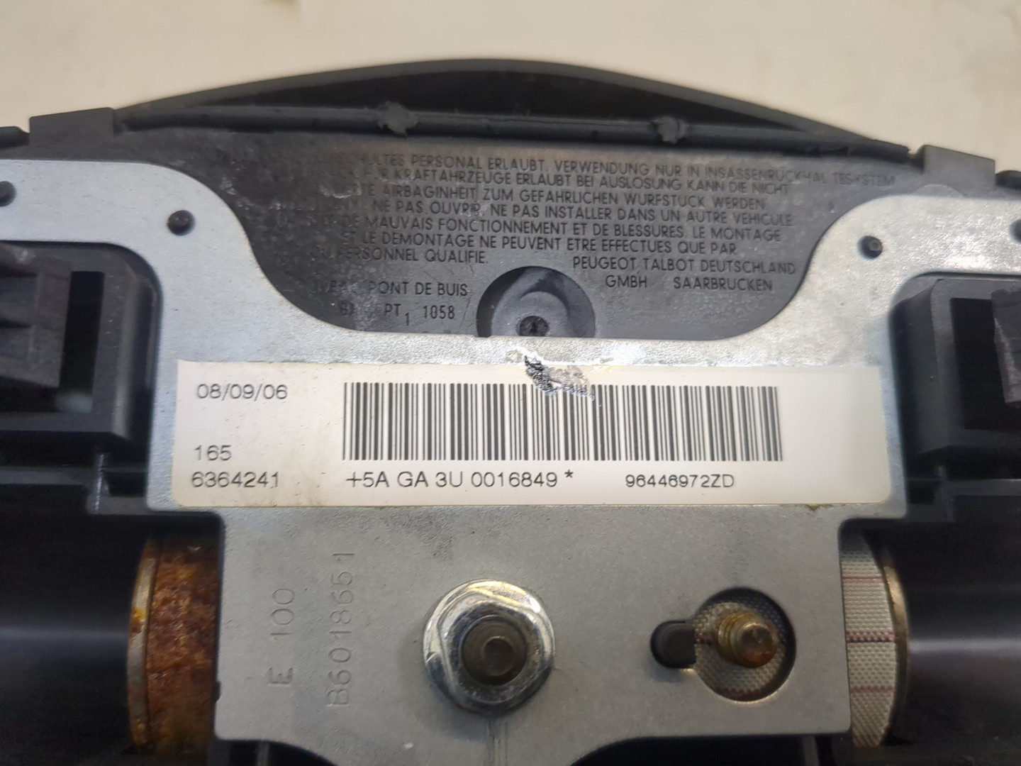 Подушка безопасности в рулевое колесо