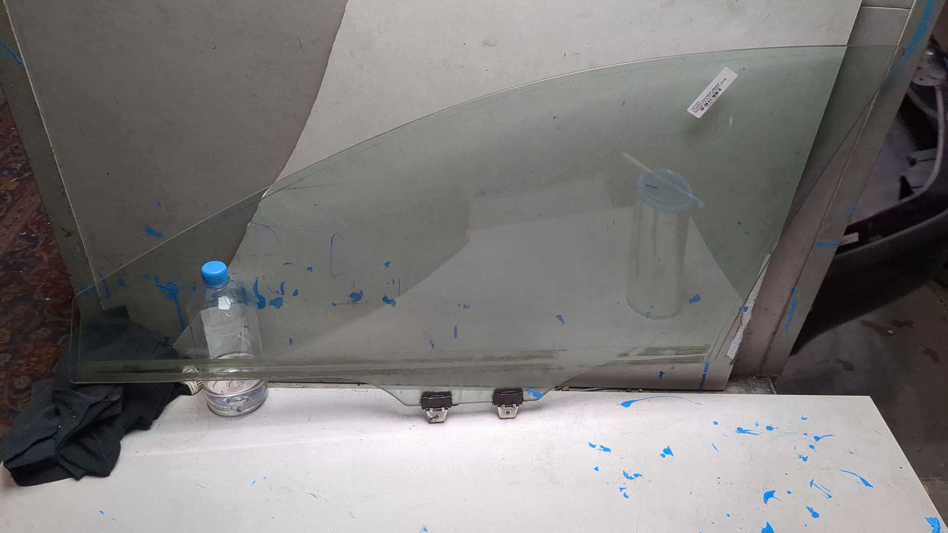 Стекло двери передней правой