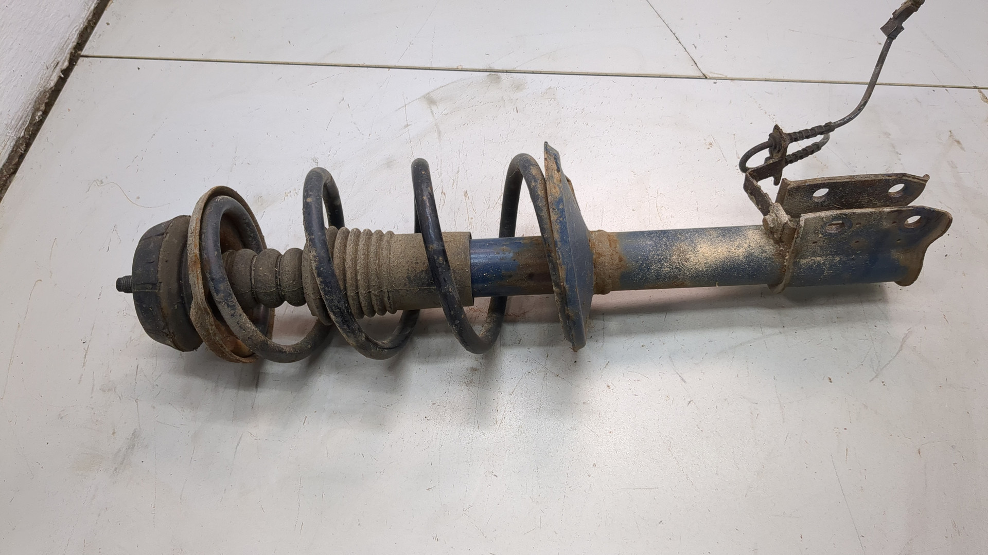 Амортизатор передний