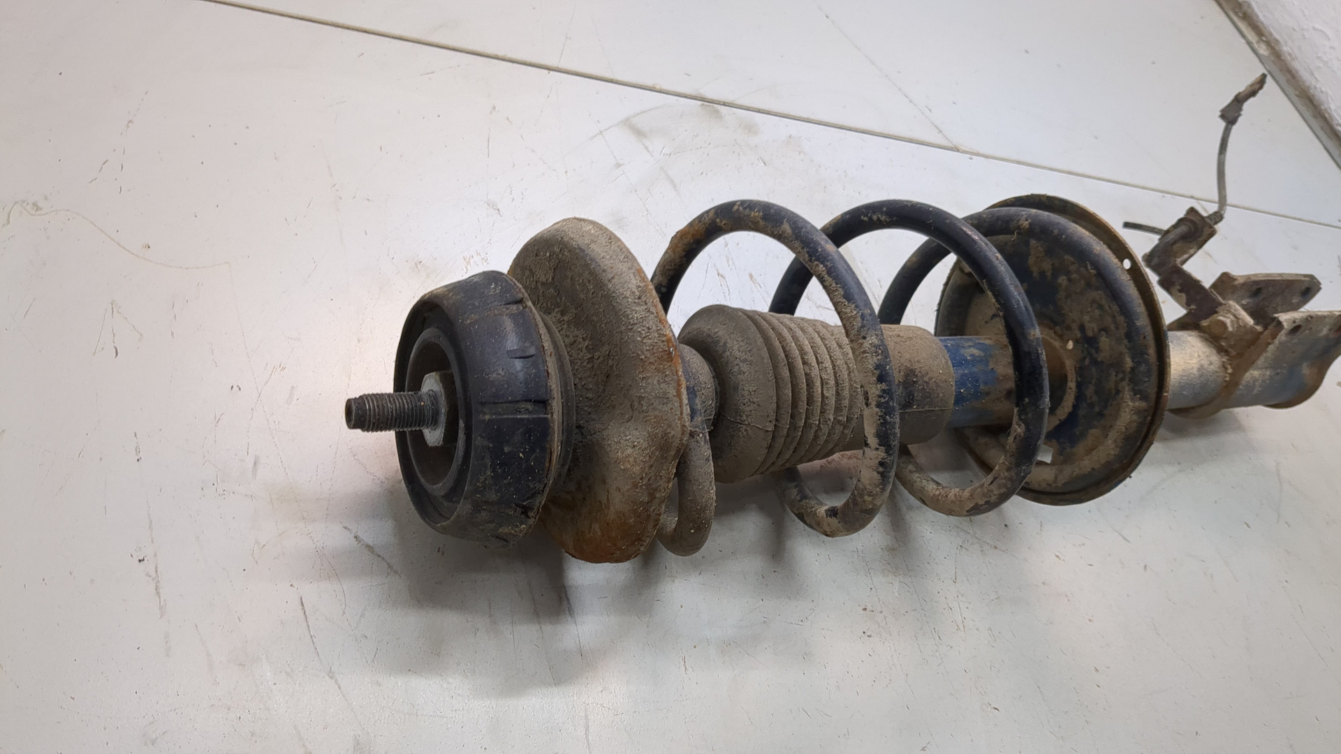 Амортизатор передний