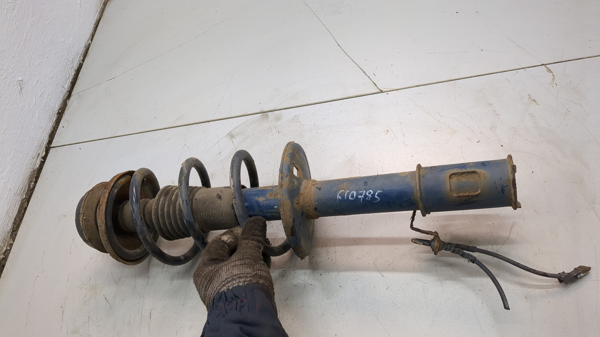 Амортизатор передний