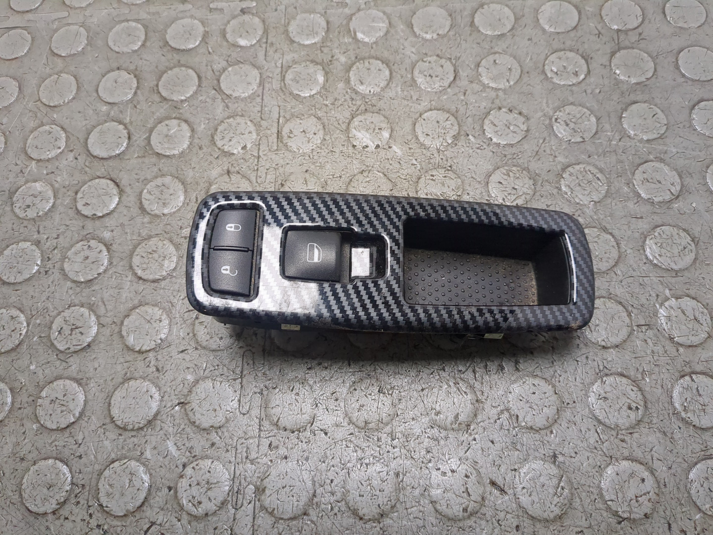 Кнопка стеклоподъемника