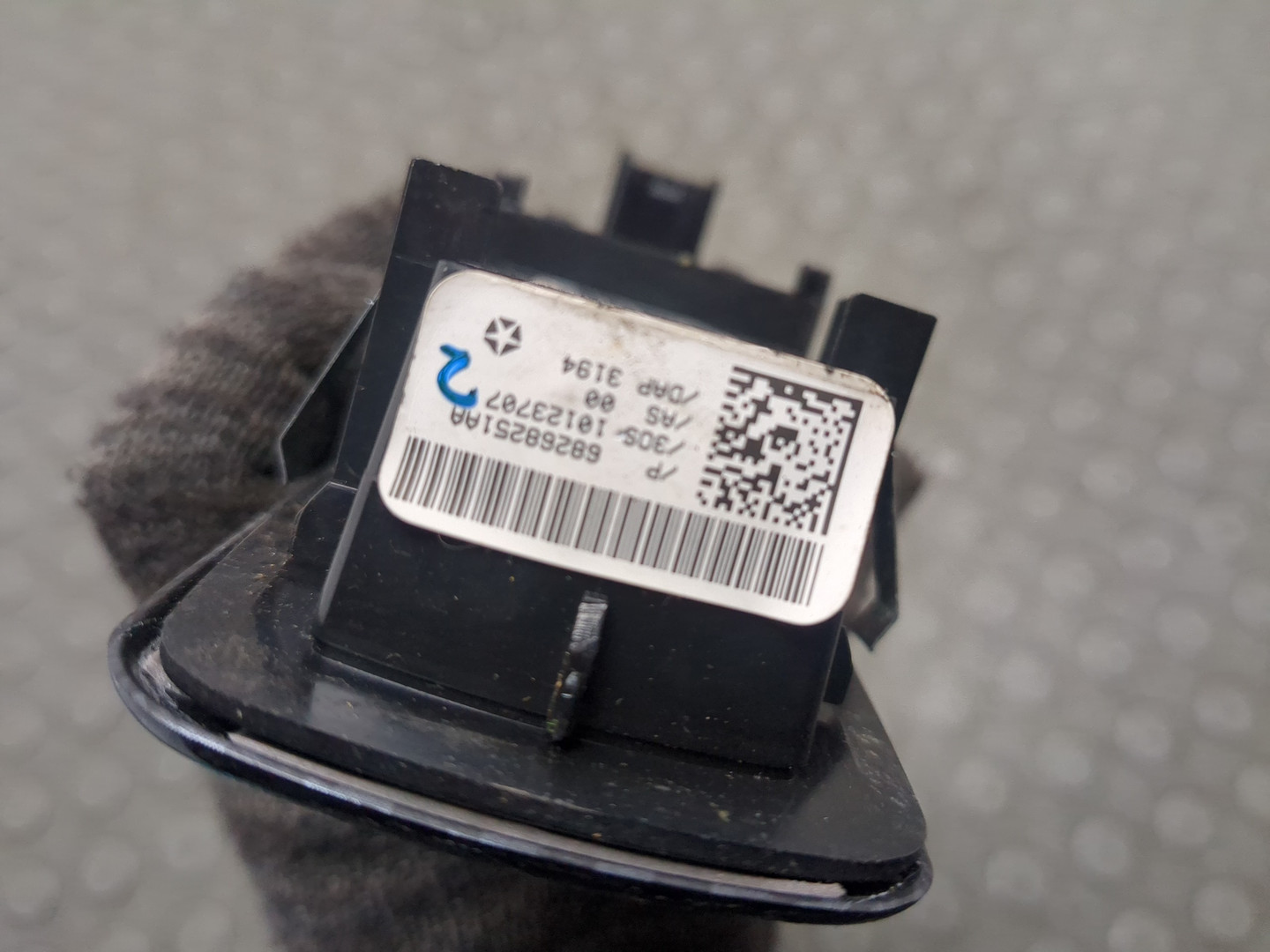 Кнопка стеклоподъемника