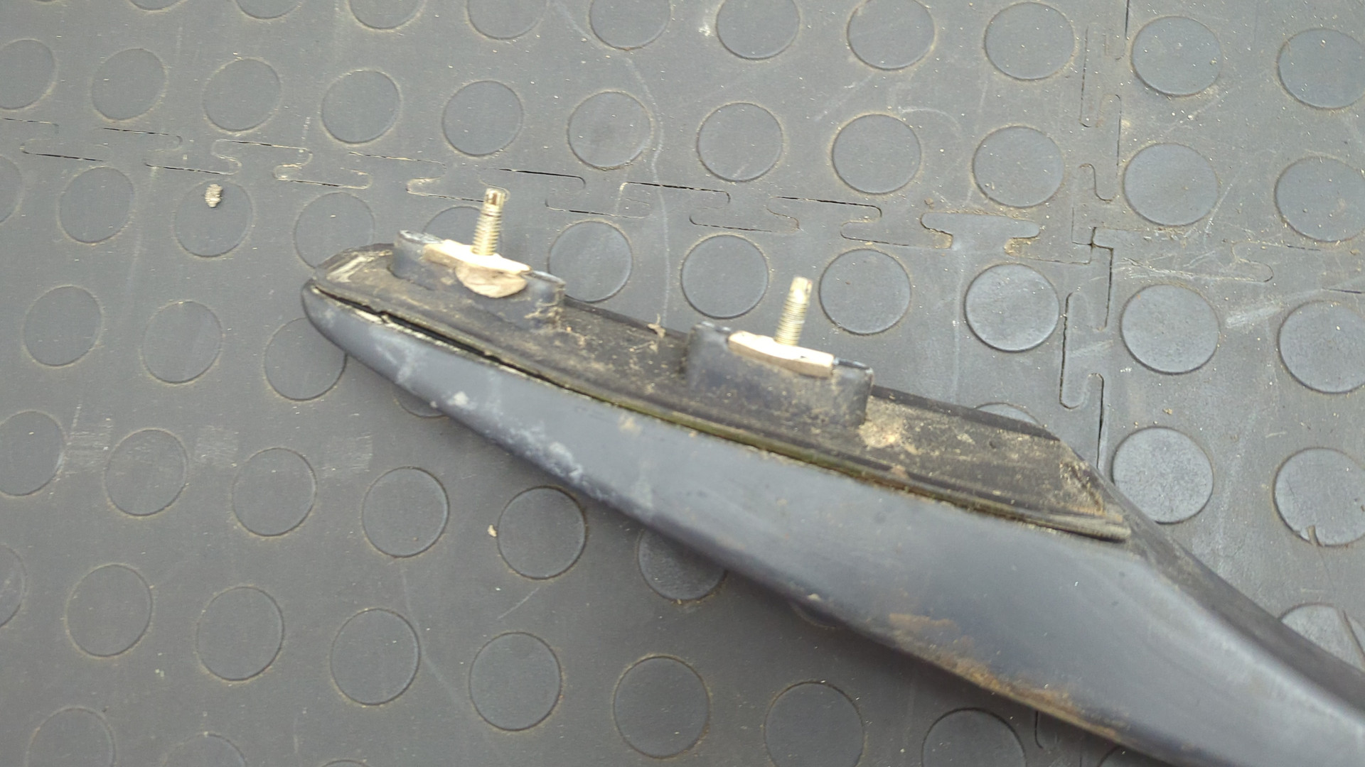 Рейлинг (релинг) левый (планка на крышу)