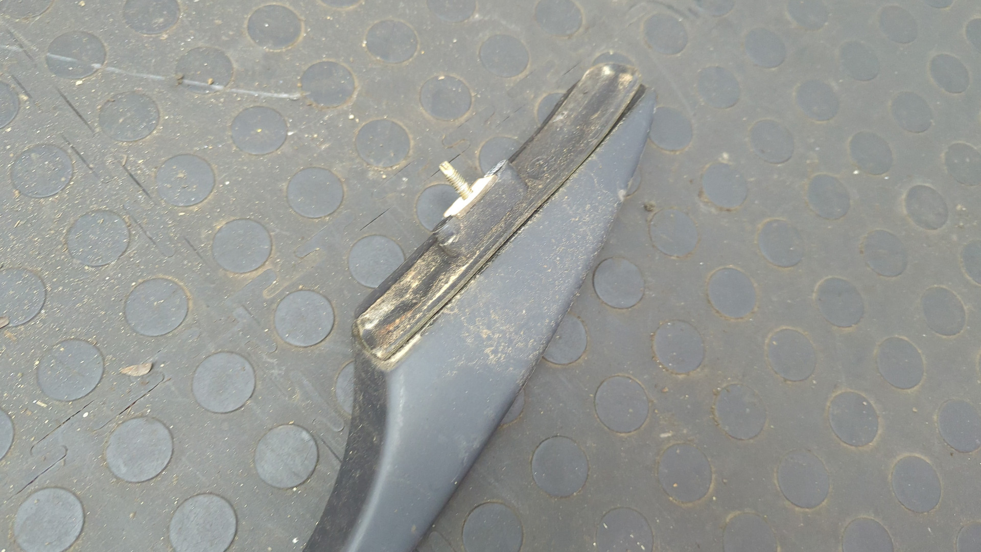 Рейлинг (релинг) левый (планка на крышу)