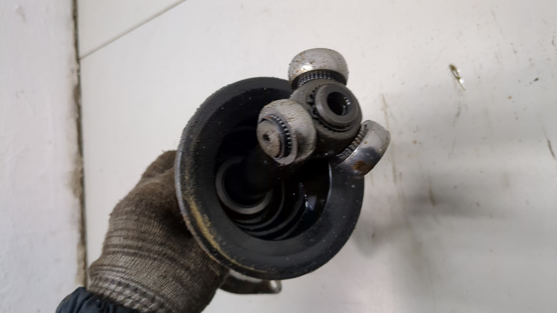 Полуось передняя левая