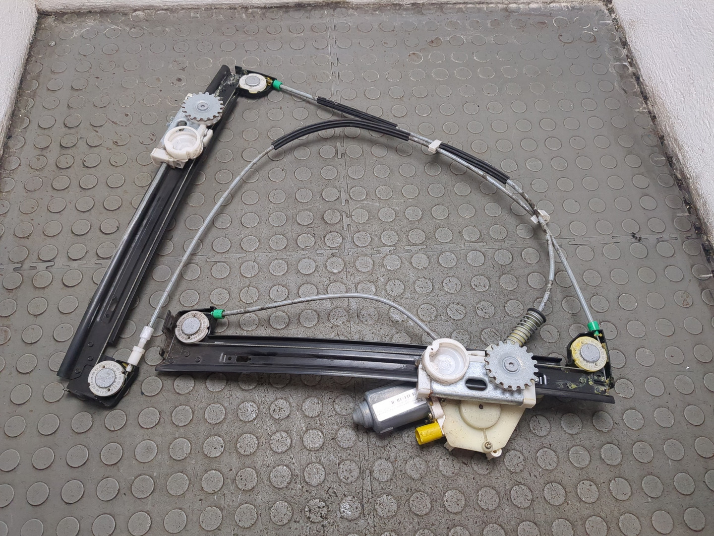 Стеклоподъемник электр. передний правый