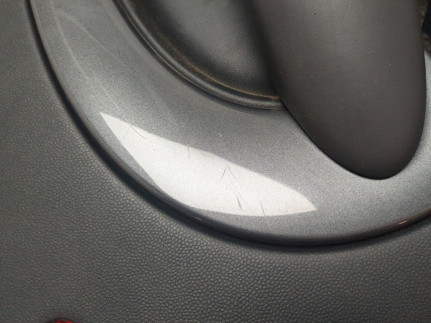 Обшивка двери передней левой