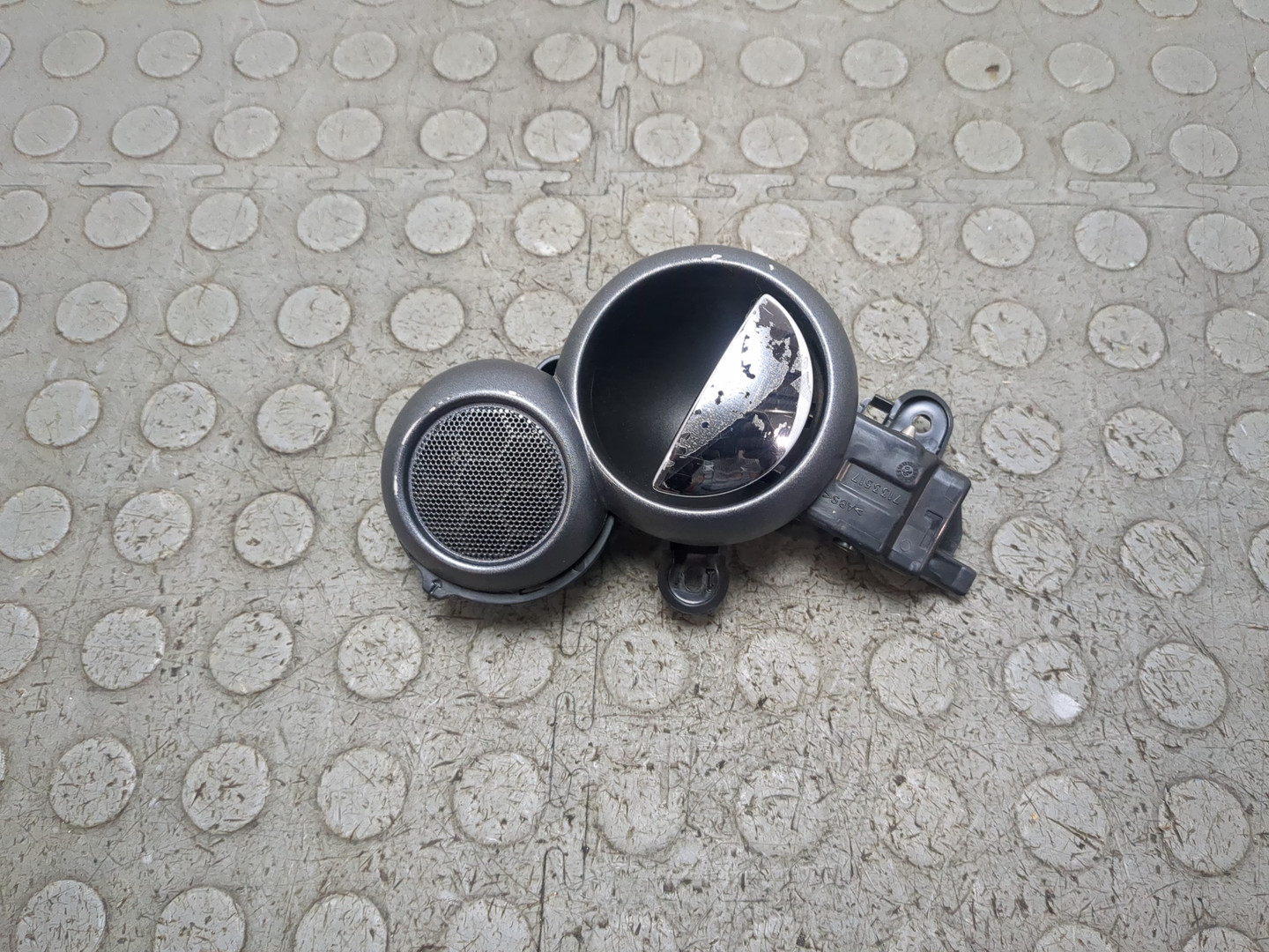 Ручка двери передней внутренняя левая