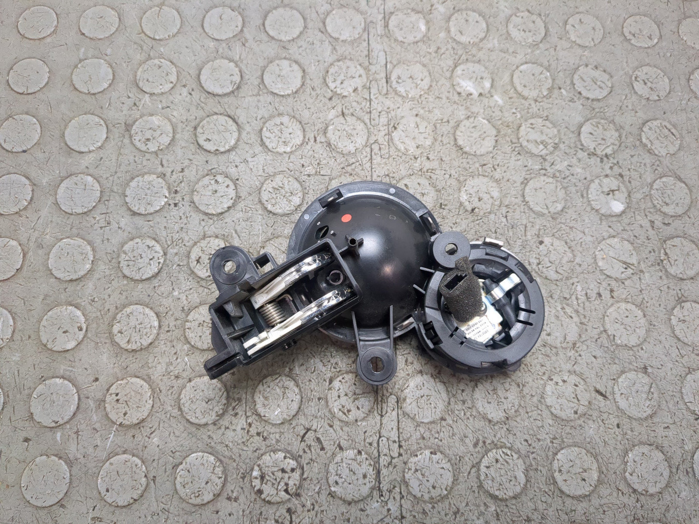 Ручка двери передней внутренняя левая