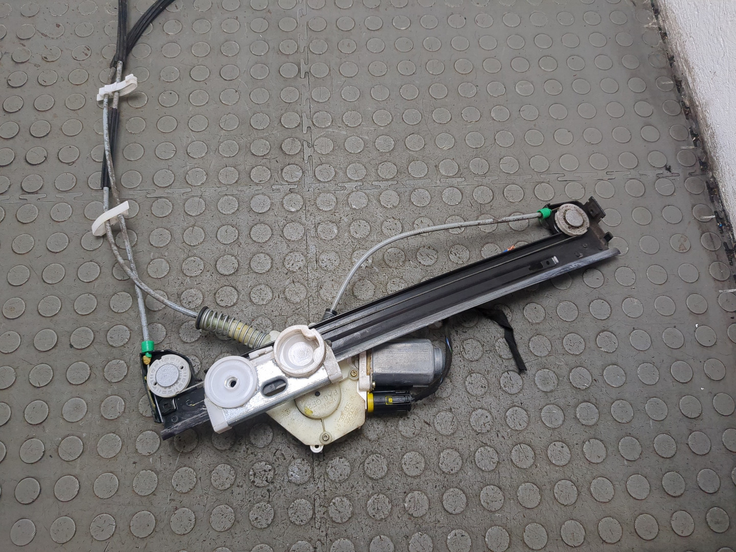 Стеклоподъемник электр. передний левый