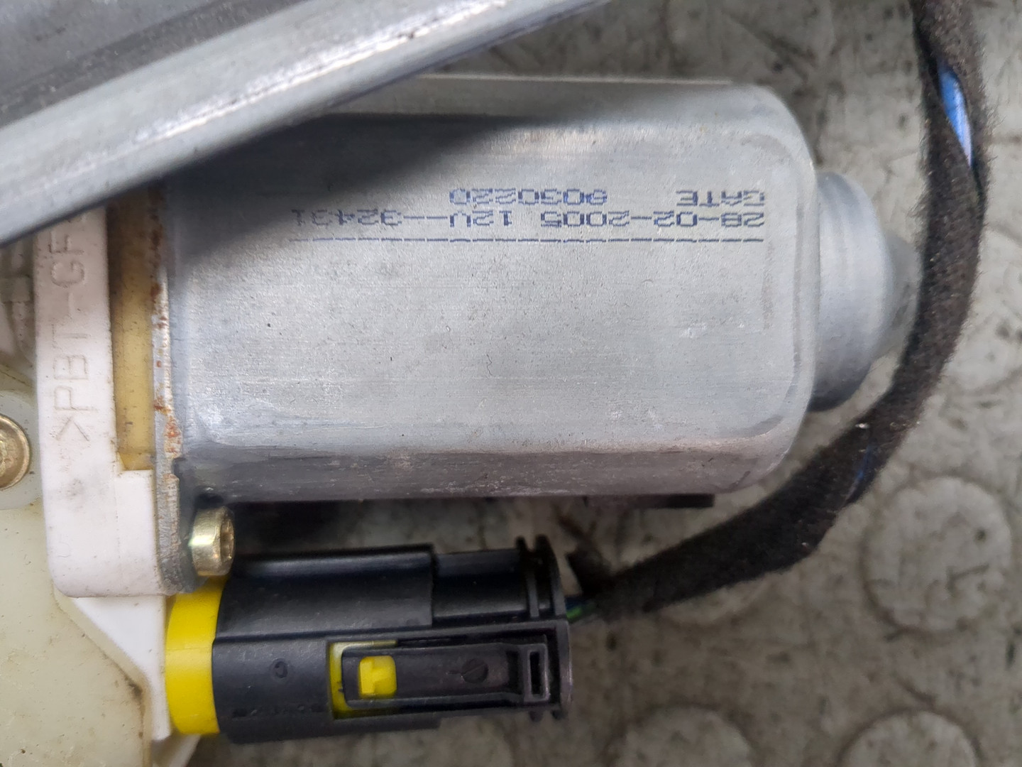 Стеклоподъемник электр. передний левый