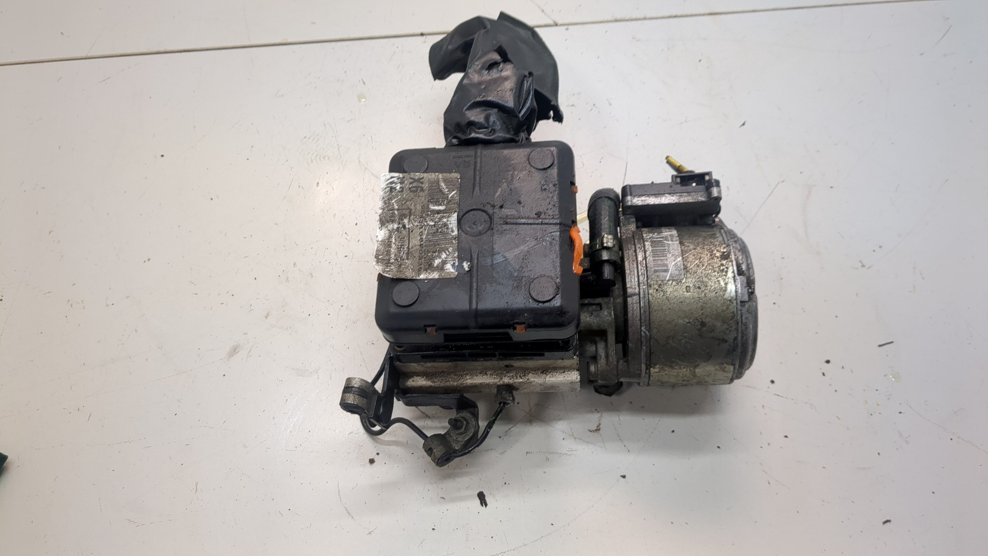 Насос регулировки подвески