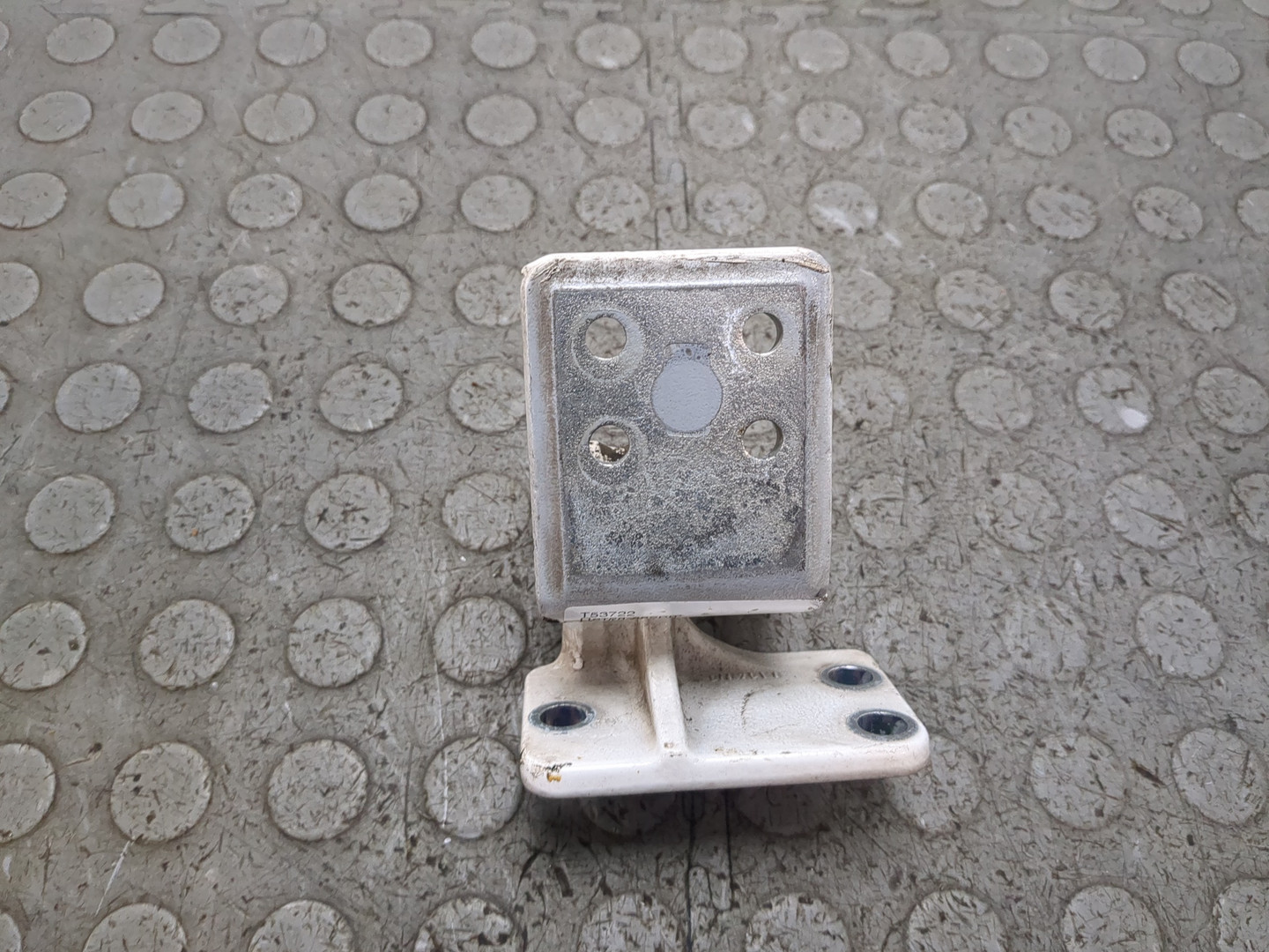 Петля двери