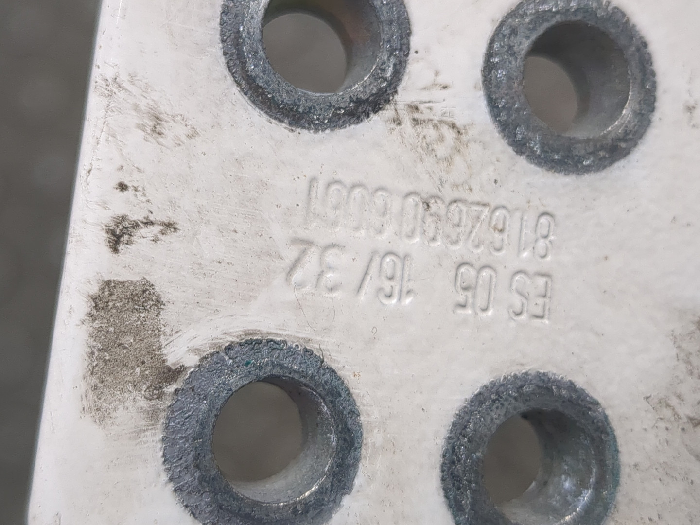 Петля двери