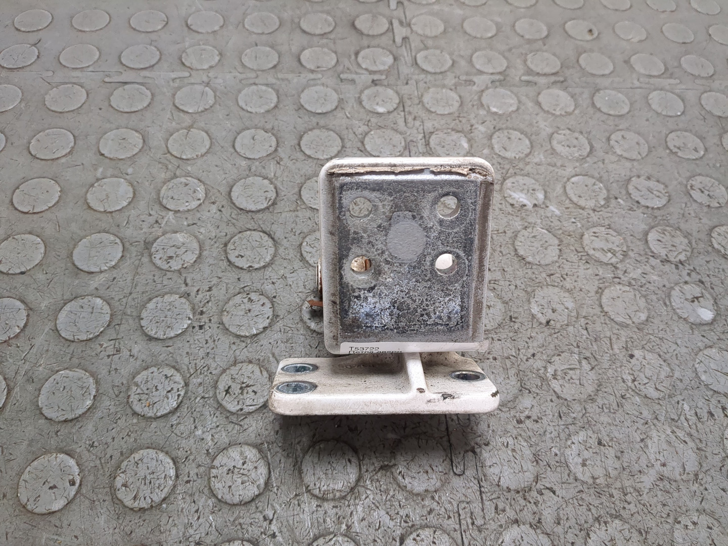 Петля двери