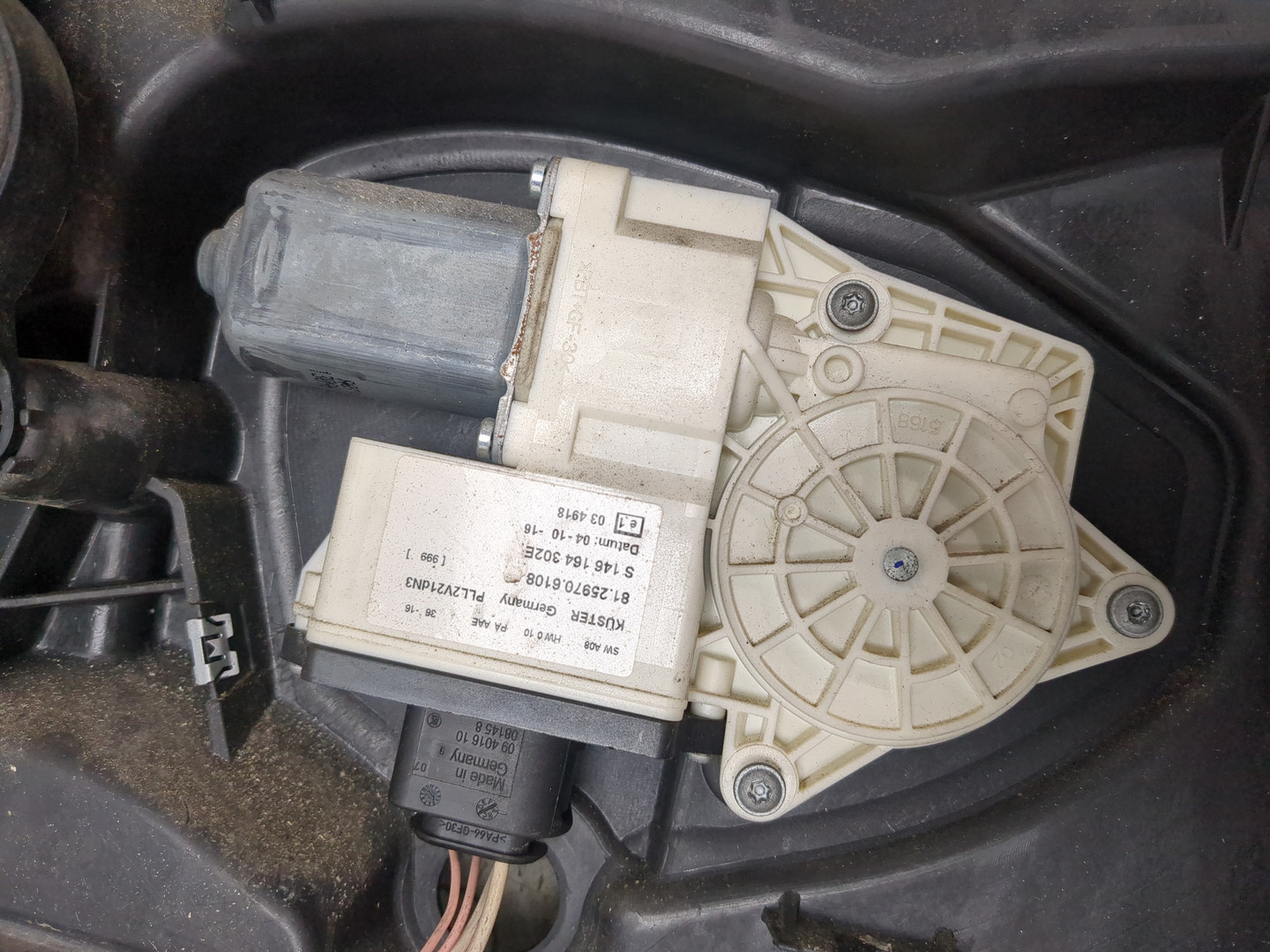 Стеклоподъемник электр. передний правый