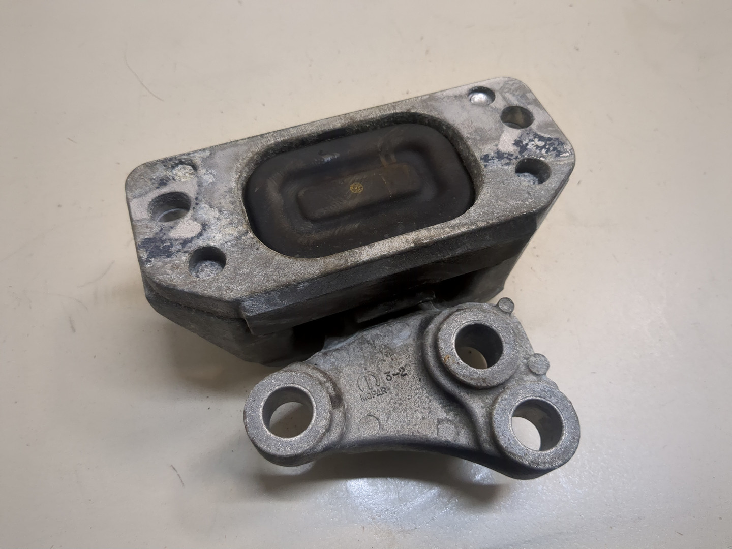 Опора двигателя правая