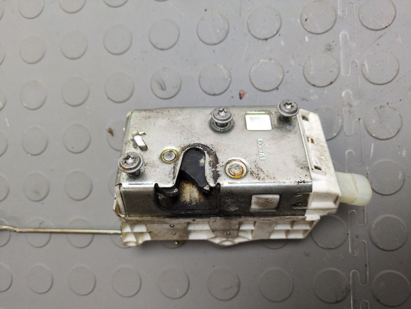 Замок двери передней правой