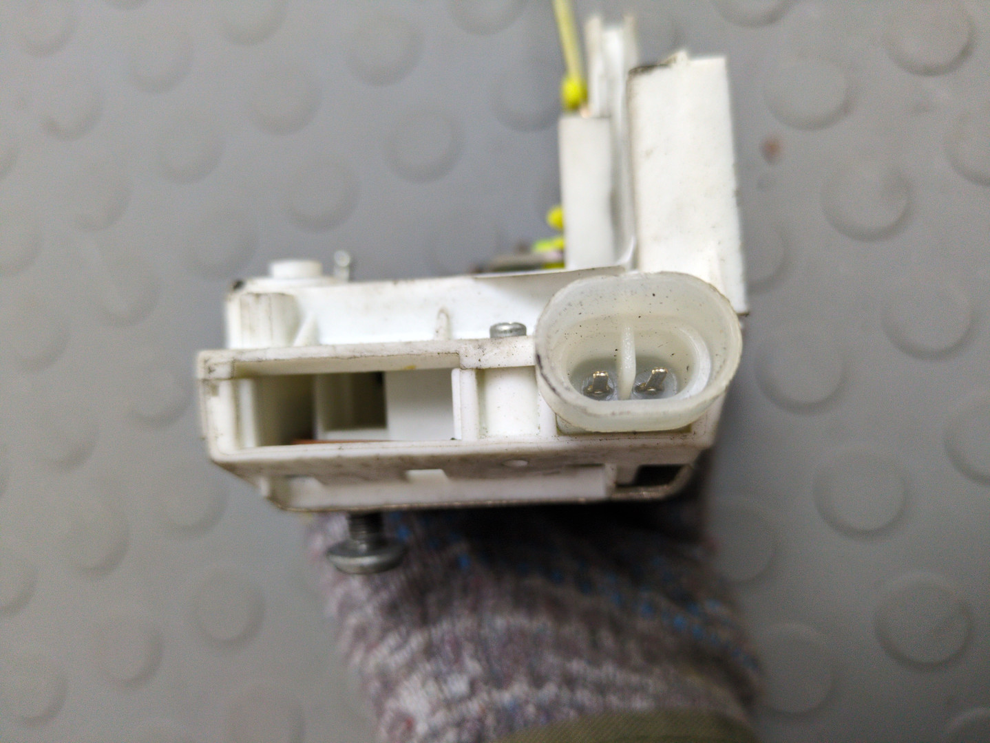 Замок двери передней правой