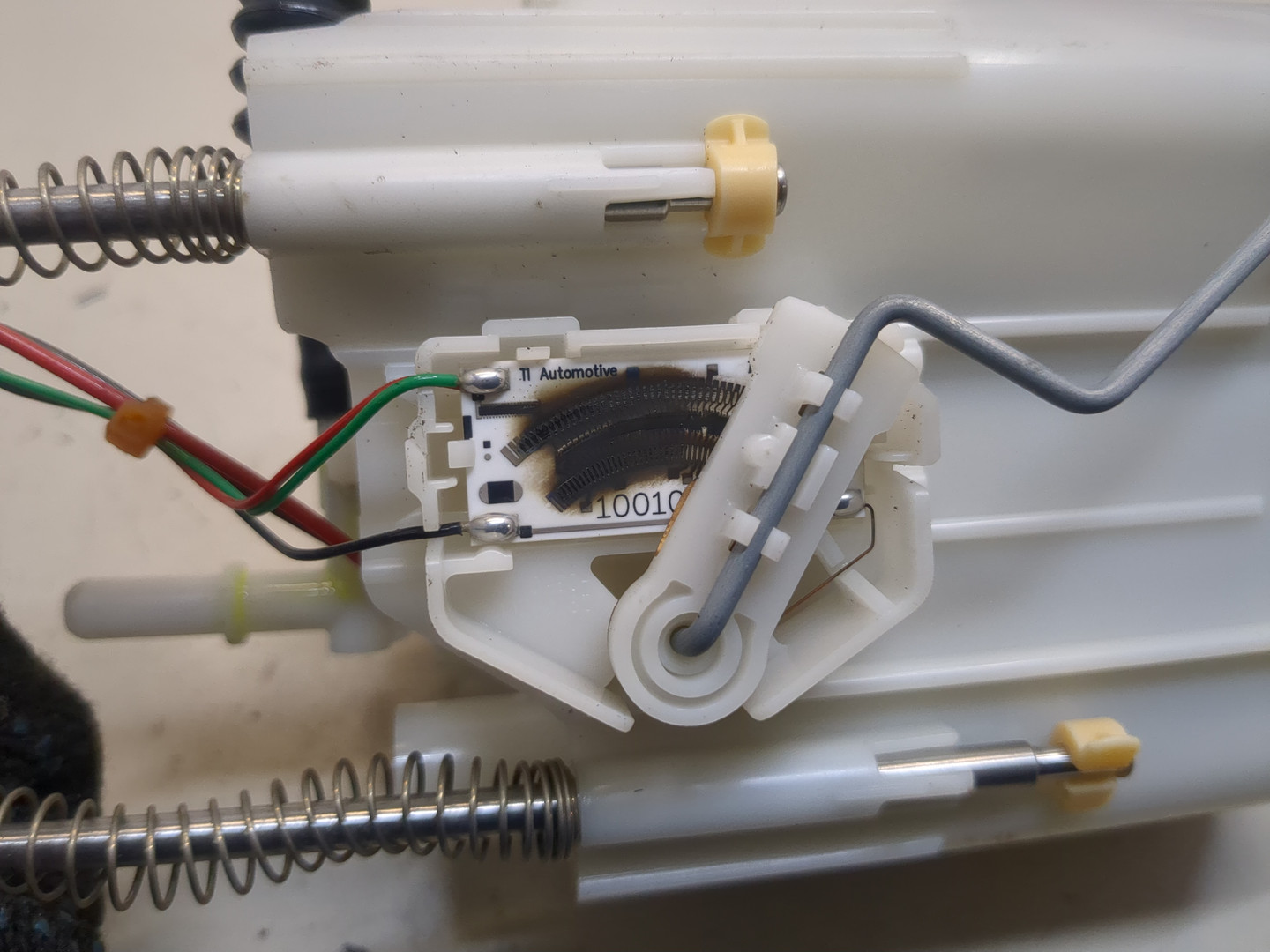 Насос топливный электрический