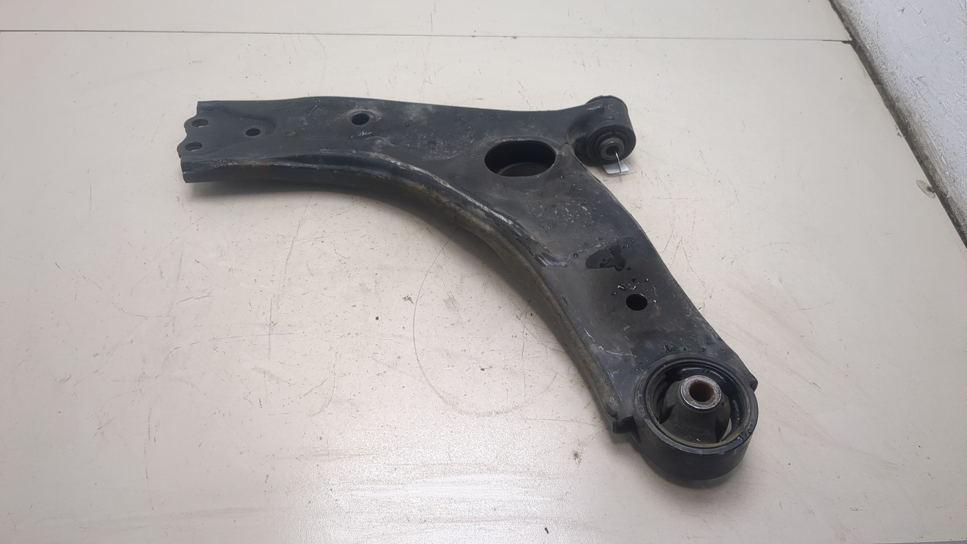 Рычаг передний правый