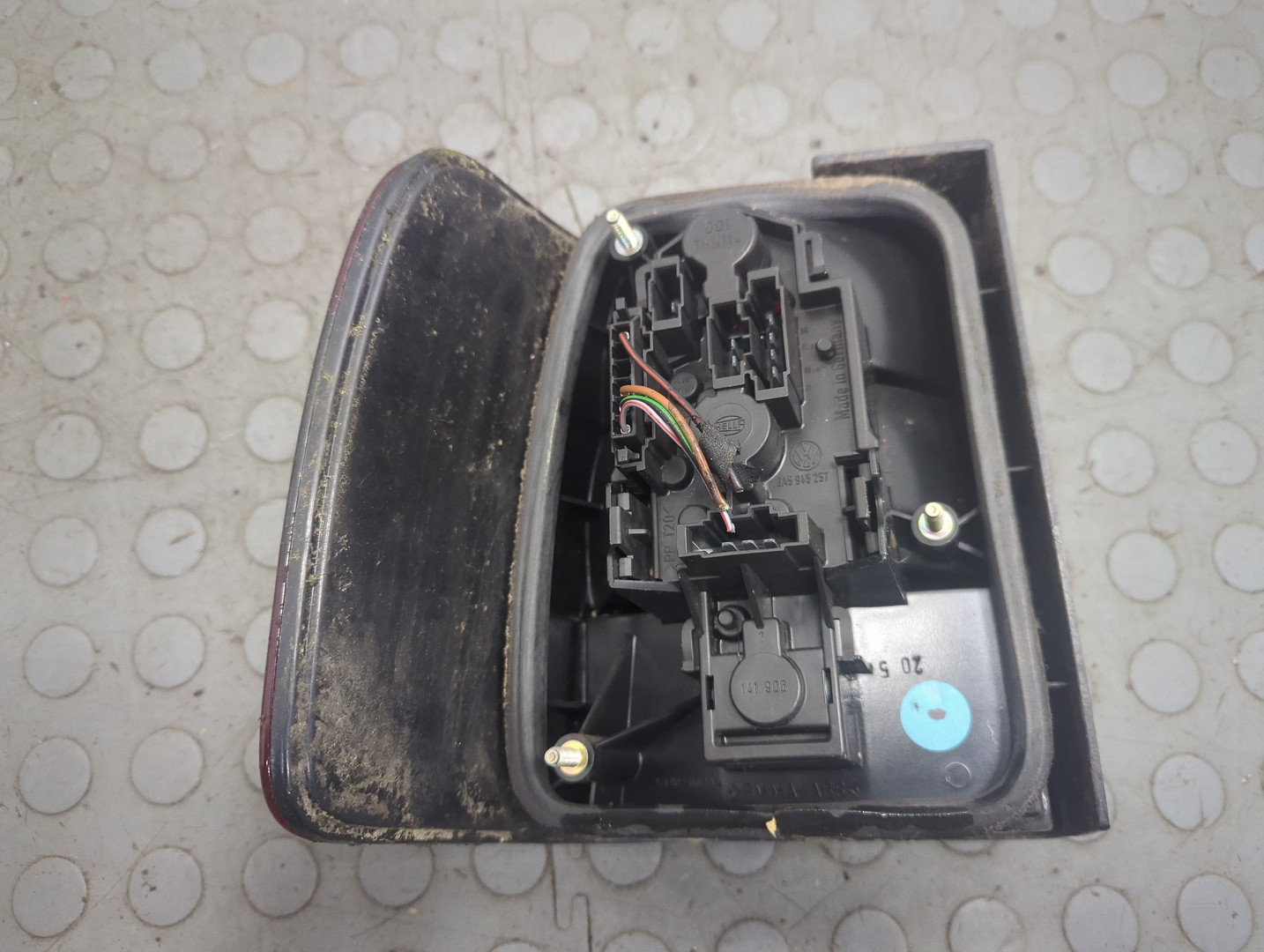 Фонарь задний правый