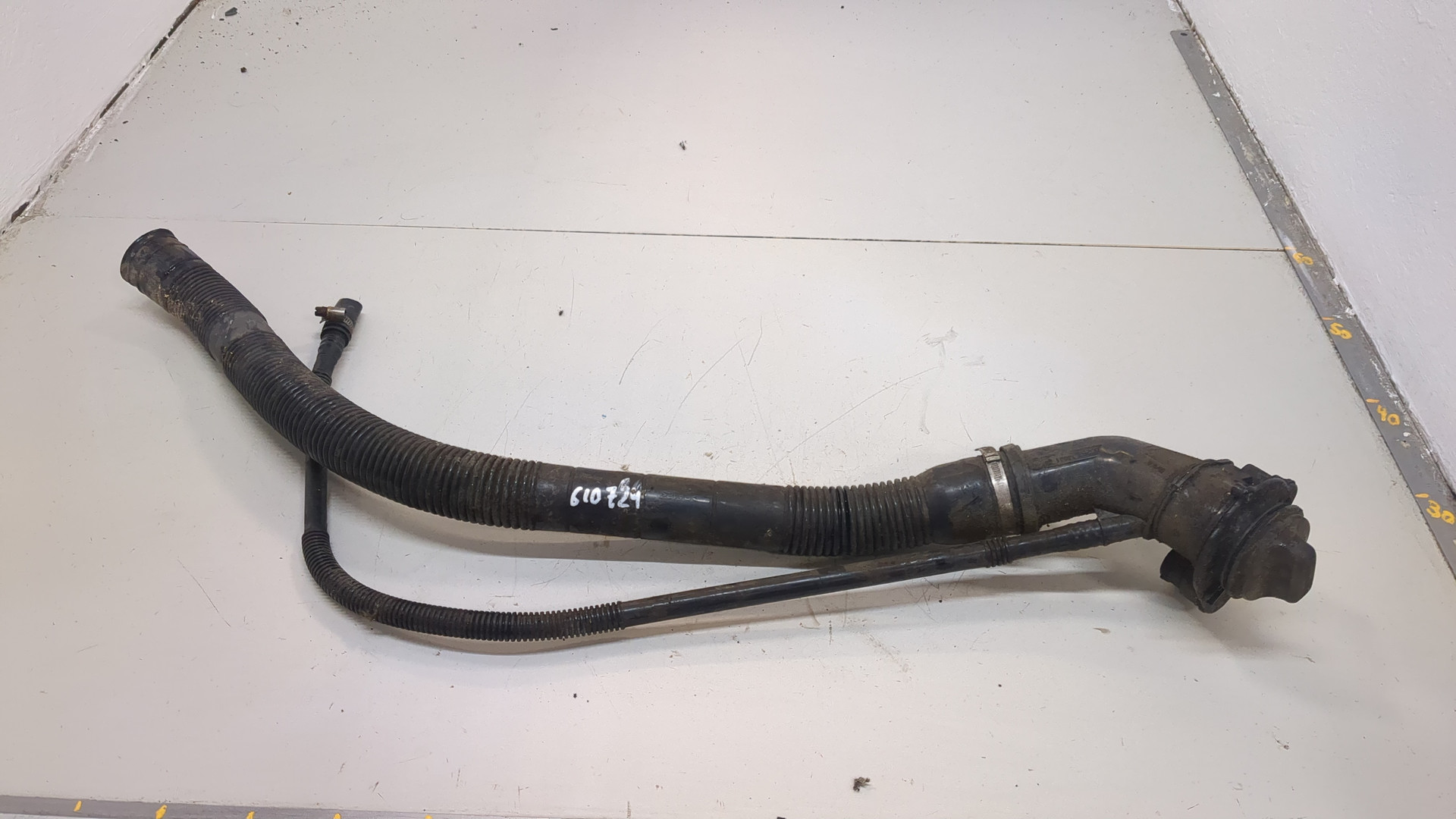 Горловина топливного бака