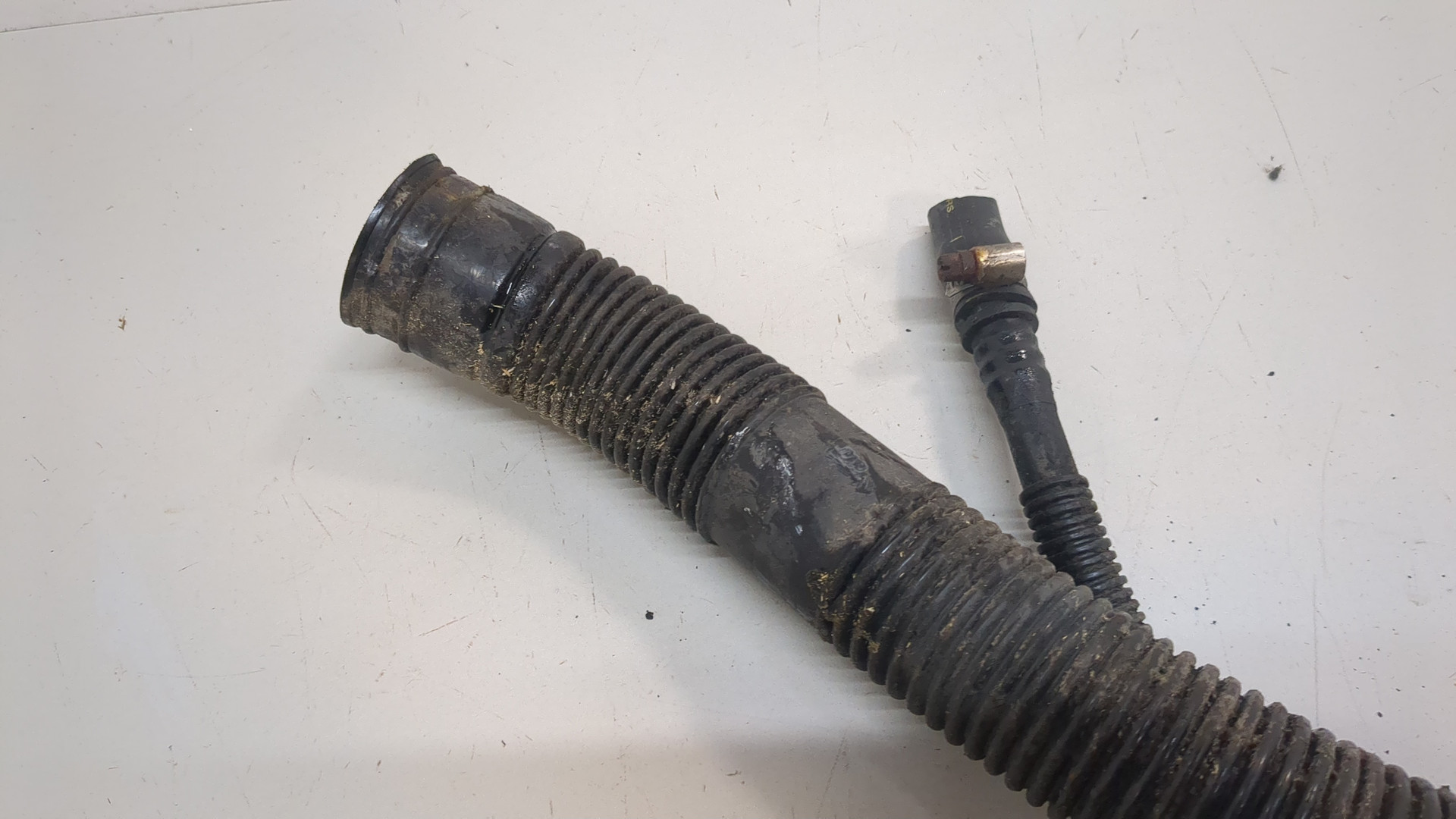 Горловина топливного бака