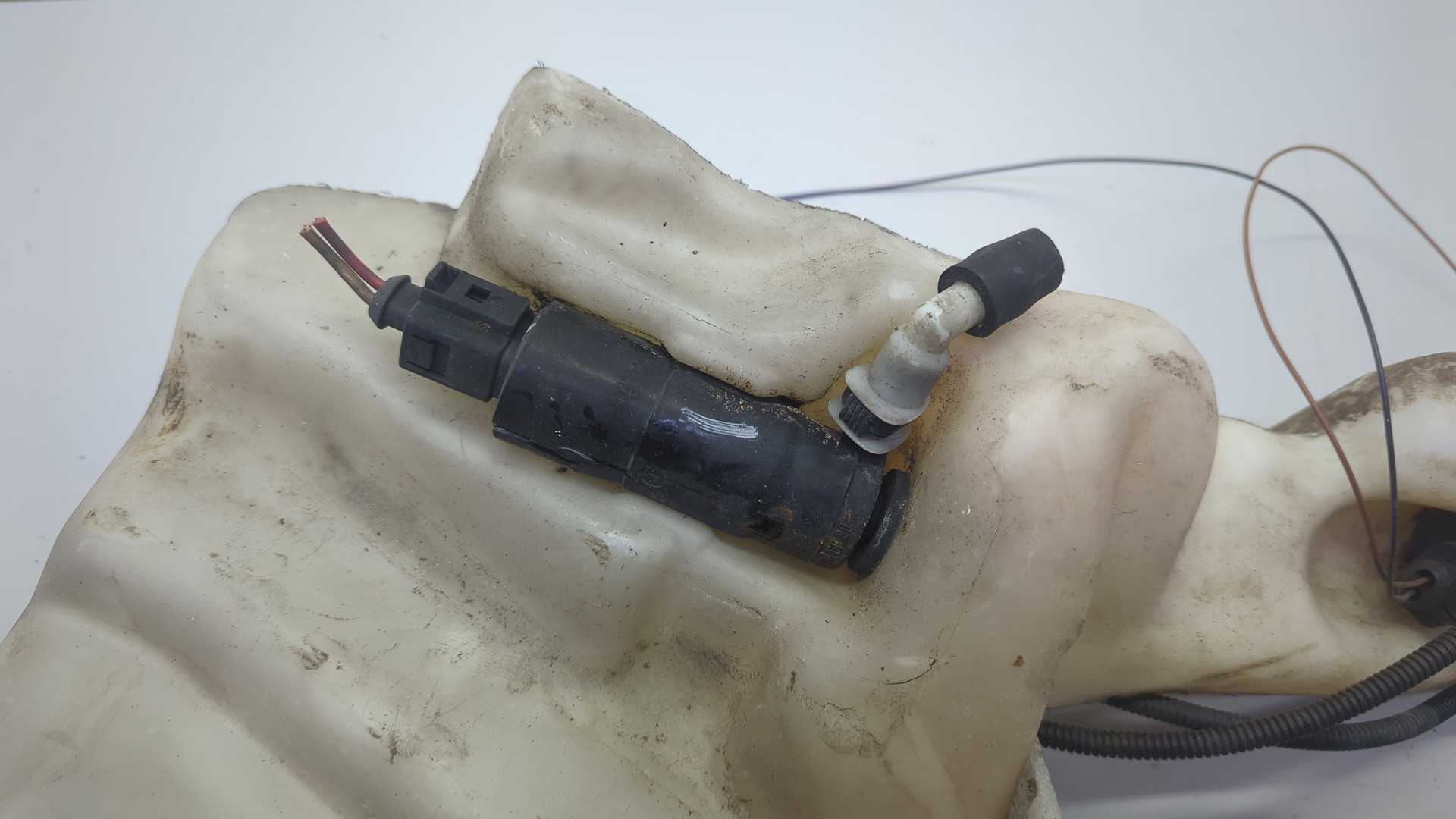 Бачок омывателя лобового стекла