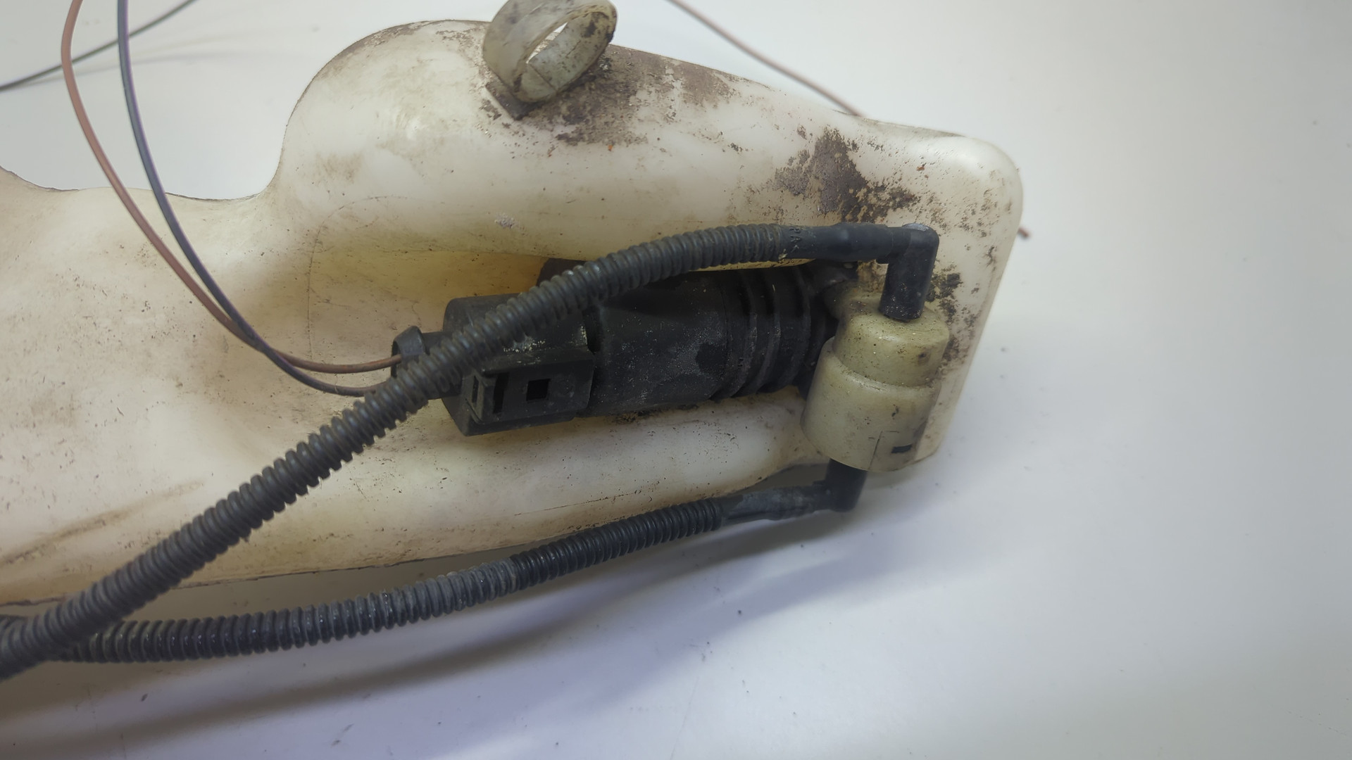 Бачок омывателя лобового стекла