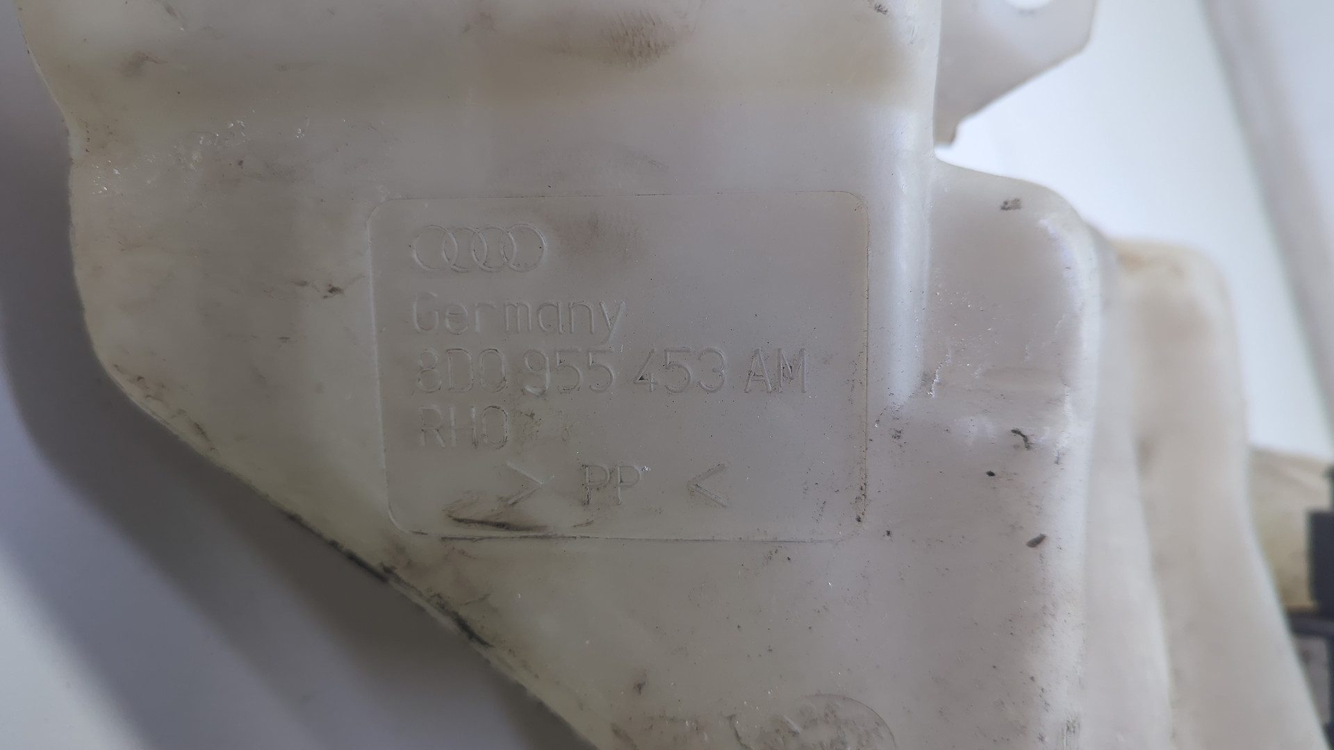 Бачок омывателя лобового стекла