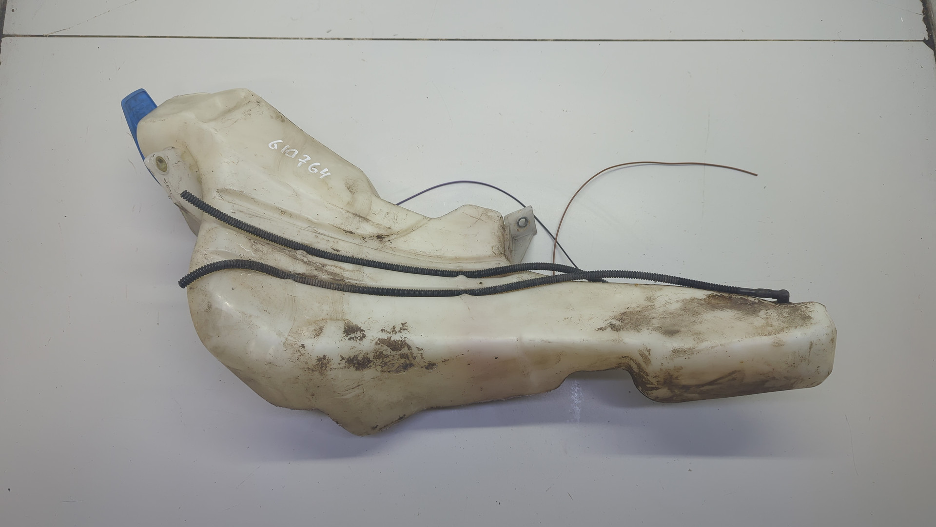 Бачок омывателя лобового стекла