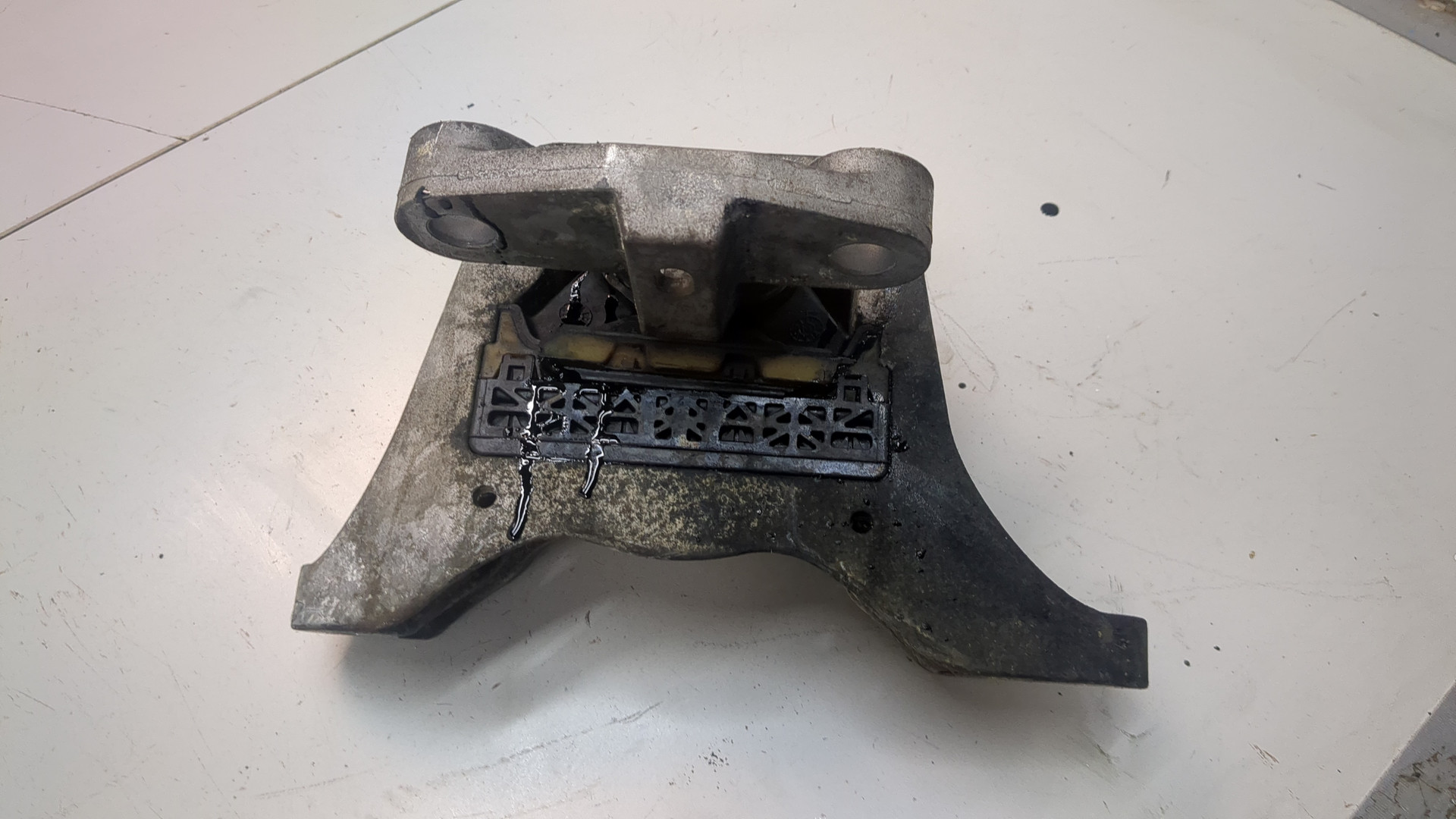 Опора двигателя