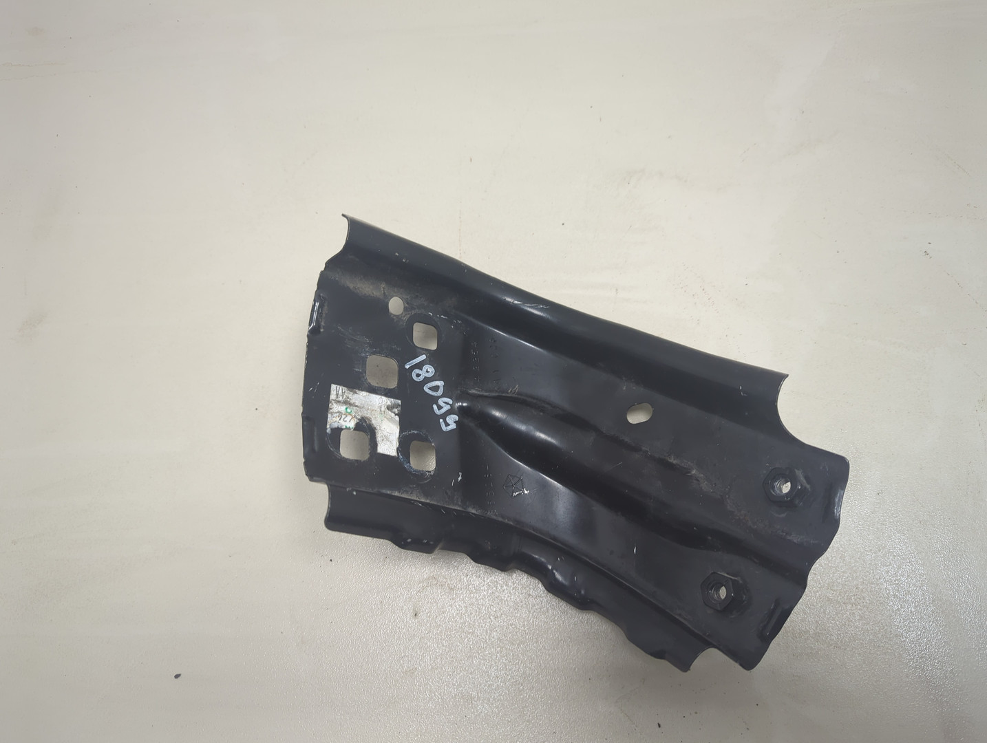 Кронштейн крепления крыла