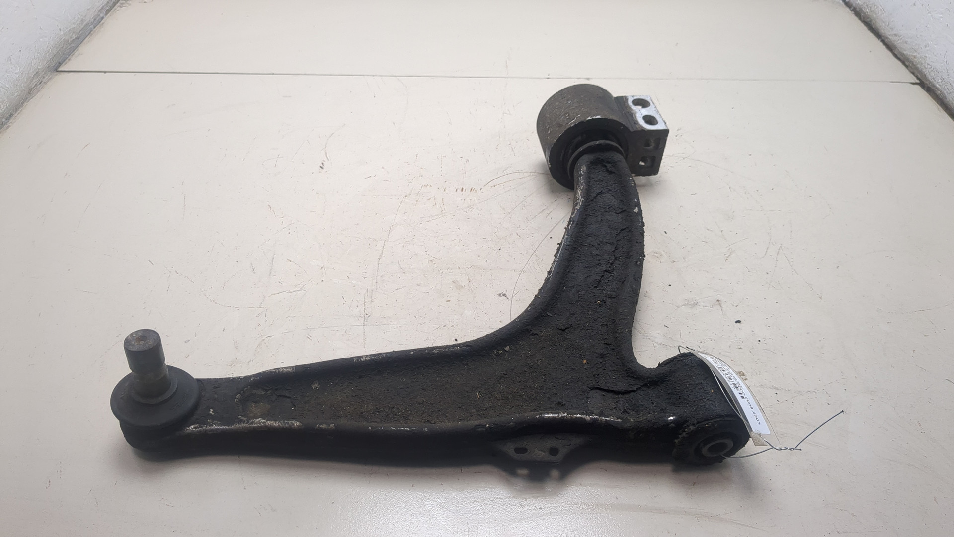 Рычаг передний правый