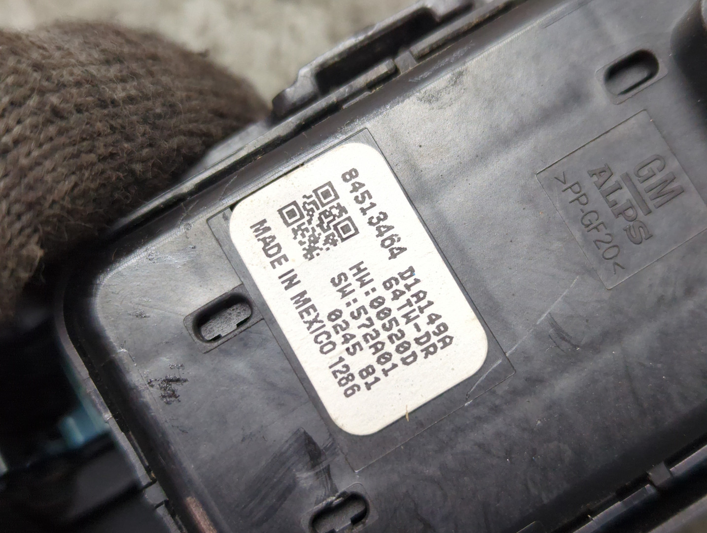 Кнопка стеклоподъемника