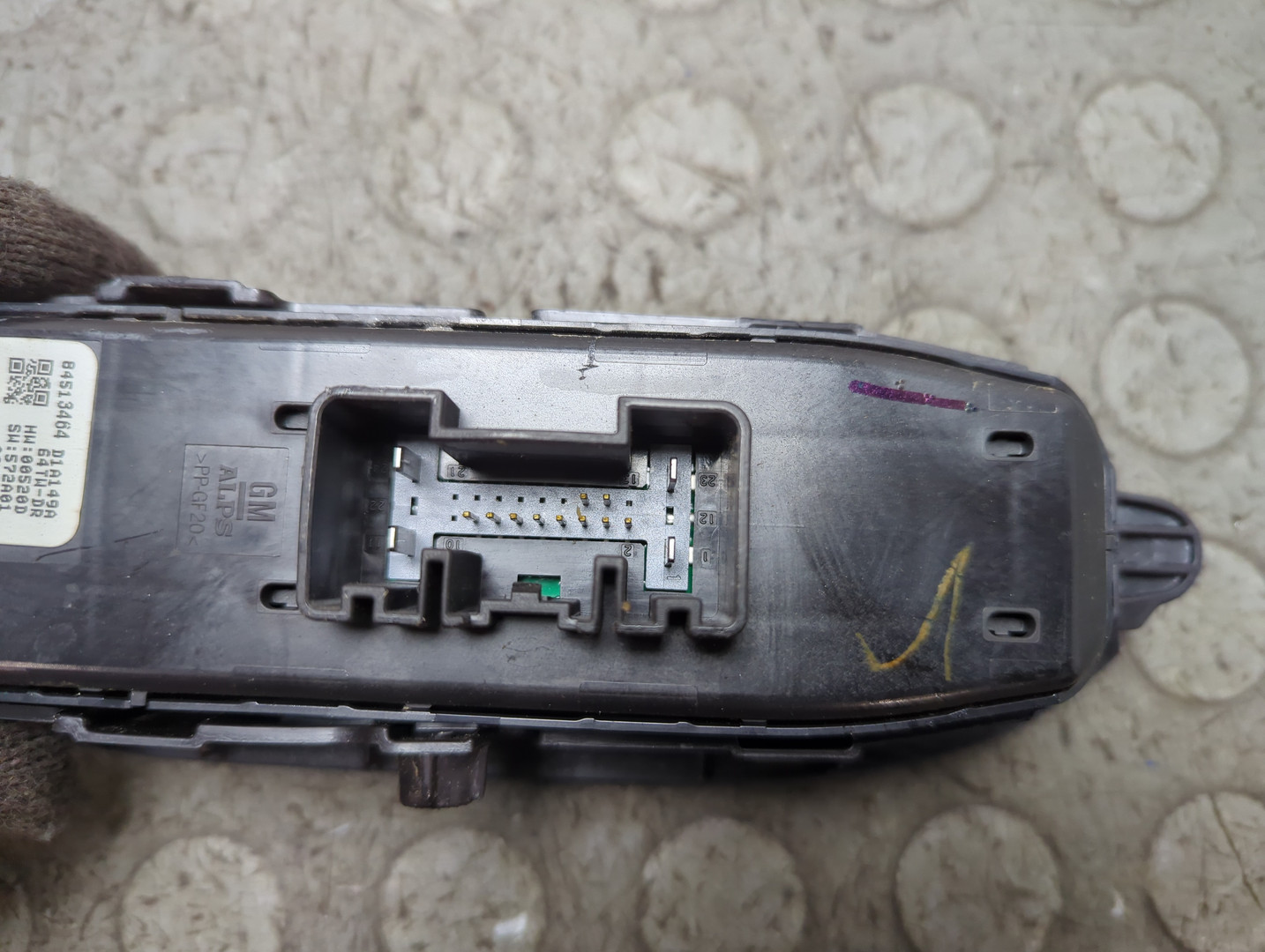 Кнопка стеклоподъемника