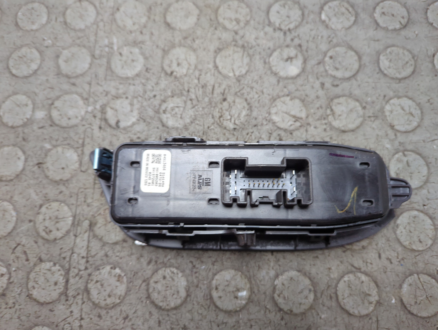 Кнопка стеклоподъемника