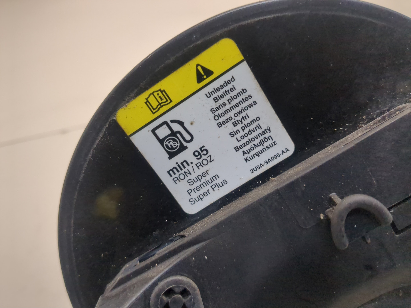 Лючок бензобака