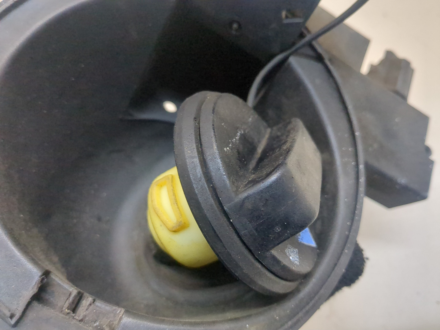 Лючок бензобака