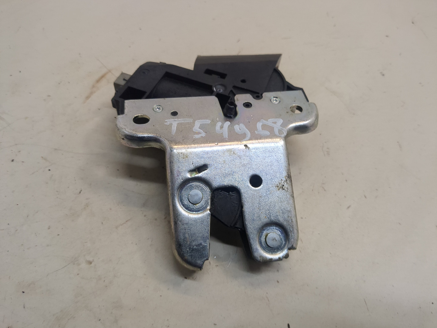 Замок багажника