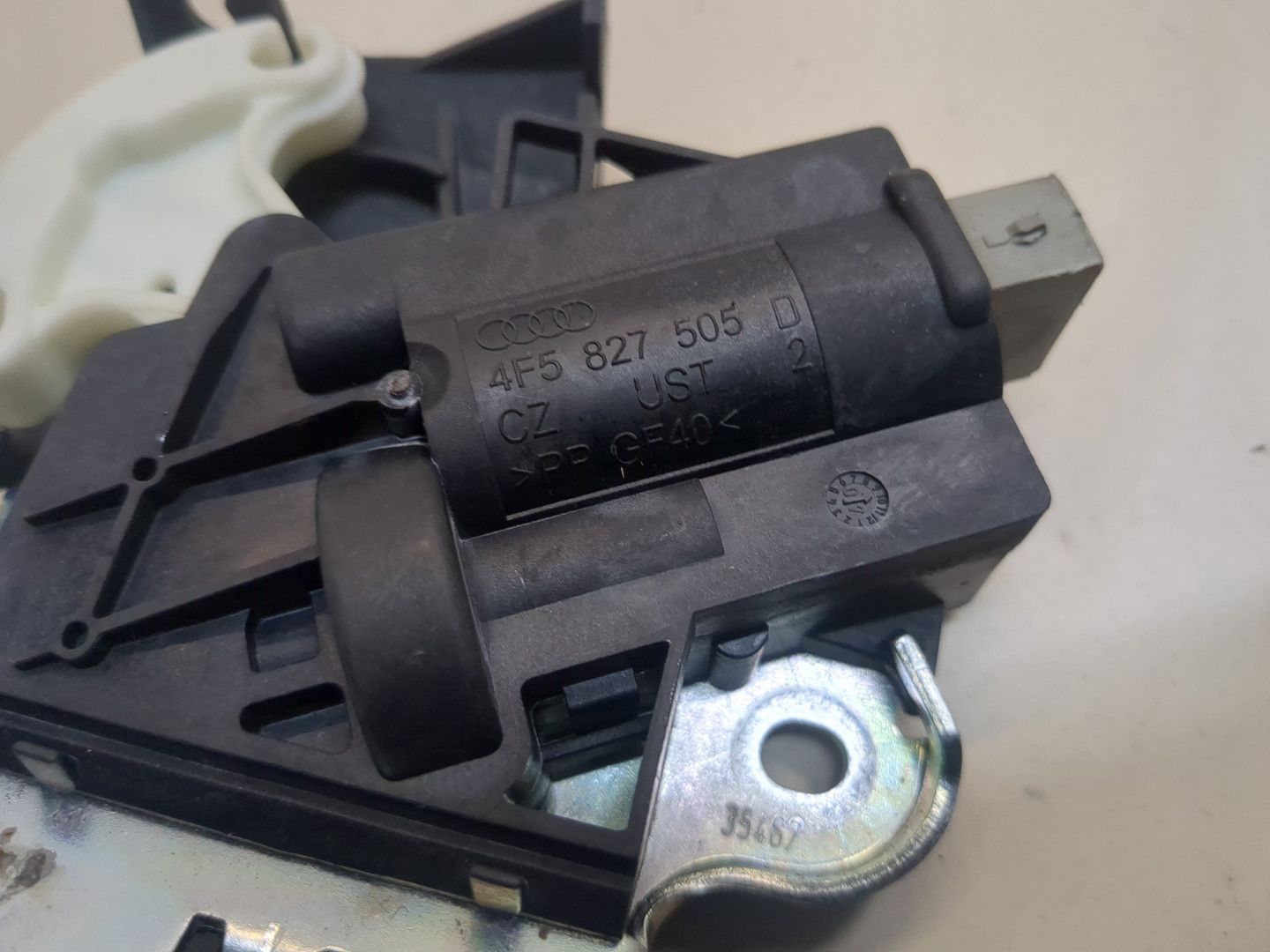 Замок багажника