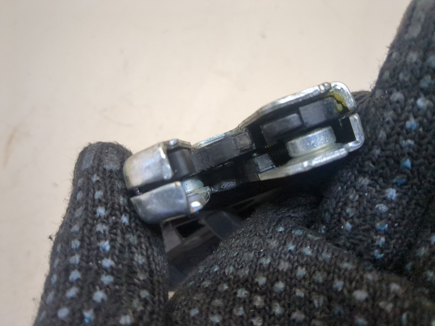 Замок багажника