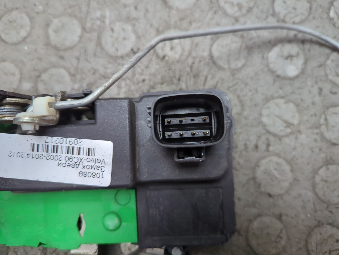 Замок двери передней левой