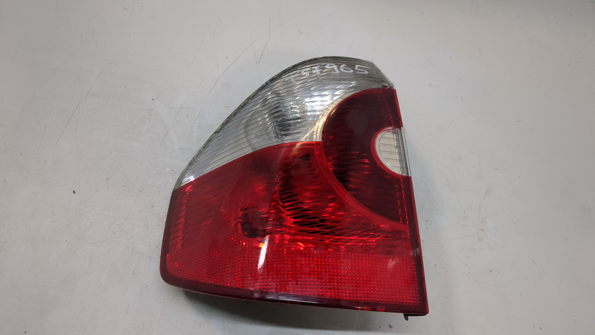 Фонарь задний левый